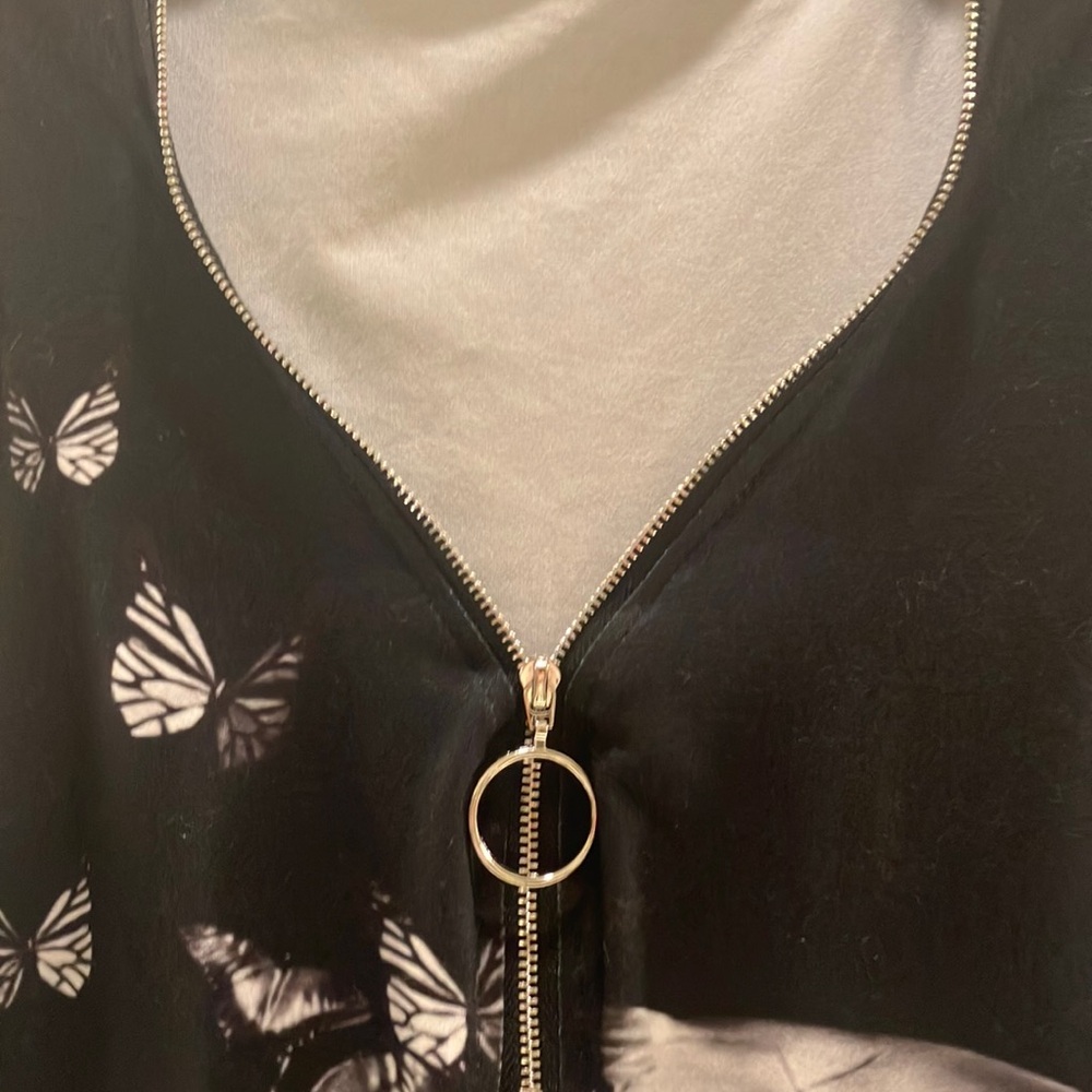 ❌Black Skull and Butterfly Women's Top - Picture 3 of 3